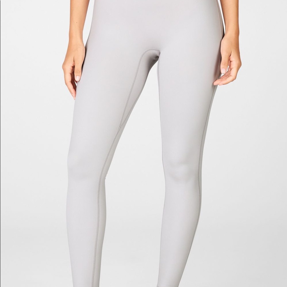 Fabletics Motion 365 NWOT light grey leggings. Women’s size XL